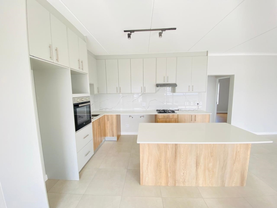 To Let 3 Bedroom Property for Rent in Sandown Western Cape